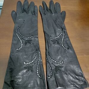 Elegant Small Black Leather Gloves with Beaded Design